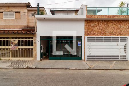 Casa à venda com 280m², 2 quartos e 2 vagas Casa à venda com 280m², 2 quartos e 2 vagasFachada