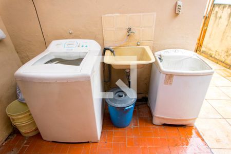 Casa à venda com 160m², 2 quartos e 1 vagaÁrea de serviço