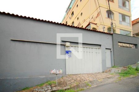 Casa para alugar com 400m², 2 quartos e 3 vagasFachada