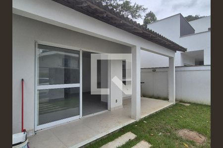 Casa de condomínio à venda com 120m², 3 quartos e 2 vagasVaranda