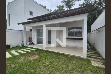 Casa de condomínio à venda com 120m², 3 quartos e 2 vagasVaranda