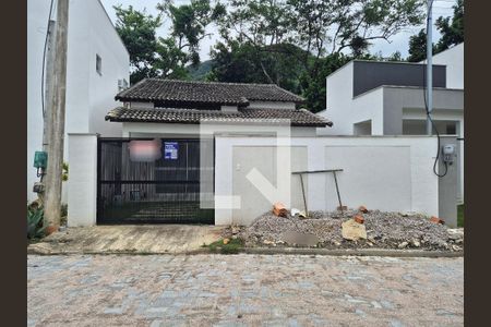Casa de condomínio à venda com 120m², 3 quartos e 2 vagasFachada