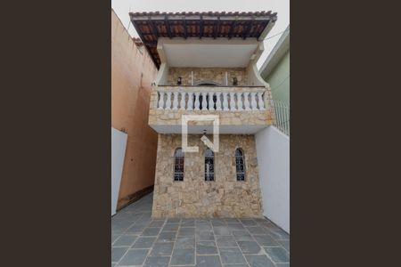 Casa para alugar com 209m², 3 quartos e 4 vagas Casa para alugar com 209m², 3 quartos e 4 vagasVaranda