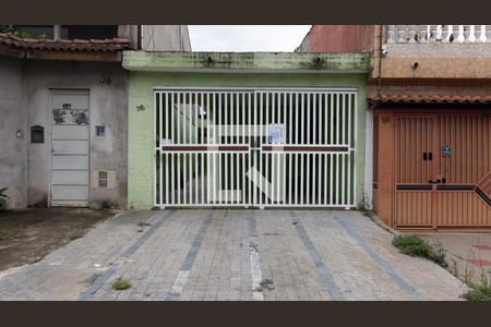 Fachada e plaquinha de casa para alugar com 2 quartos, 100m² em Cidade Líder, São Paulo