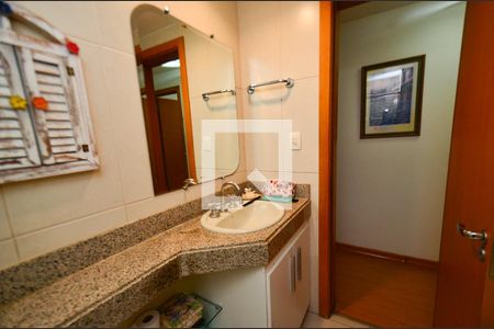 Apartamento para alugar com 298m², 4 quartos e 3 vagasBanheiro social