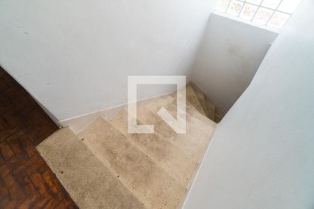 Casa à venda com 160m², 4 quartos e 2 vagasEscada