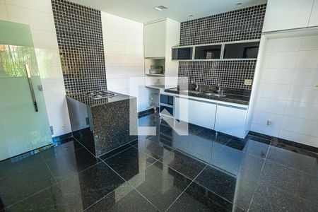 Casa para alugar com 300m², 4 quartos e 3 vagas Casa para alugar com 300m², 4 quartos e 3 vagasCozinha