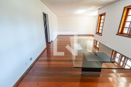 Casa para alugar com 300m², 4 quartos e 3 vagas Casa para alugar com 300m², 4 quartos e 3 vagasCopa