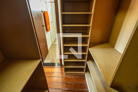 Casa para alugar com 300m², 4 quartos e 3 vagas Casa para alugar com 300m², 4 quartos e 3 vagasCloset da suíte