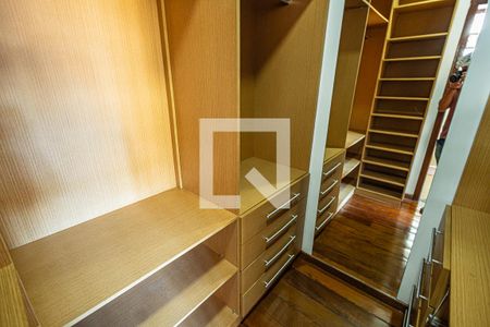 Casa para alugar com 300m², 4 quartos e 3 vagas Casa para alugar com 300m², 4 quartos e 3 vagasCloset da suíte