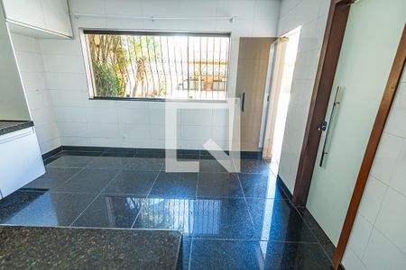 Casa para alugar com 300m², 4 quartos e 3 vagas Casa para alugar com 300m², 4 quartos e 3 vagasCozinha