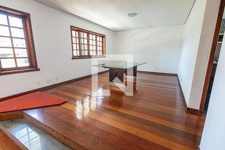 Casa para alugar com 300m², 4 quartos e 3 vagas Casa para alugar com 300m², 4 quartos e 3 vagasCopa