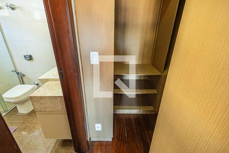 Casa para alugar com 300m², 4 quartos e 3 vagas Casa para alugar com 300m², 4 quartos e 3 vagasCloset da suíte