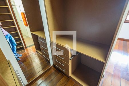 Casa para alugar com 300m², 4 quartos e 3 vagas Casa para alugar com 300m², 4 quartos e 3 vagasCloset da suíte