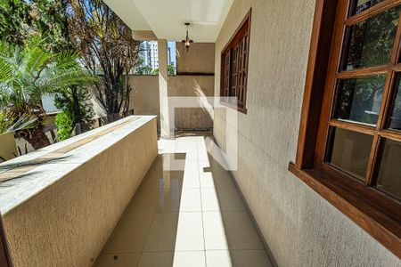 Casa para alugar com 300m², 4 quartos e 3 vagas Casa para alugar com 300m², 4 quartos e 3 vagasJardim e entrada