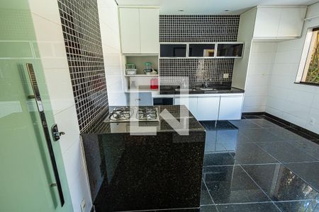 Casa para alugar com 300m², 4 quartos e 3 vagas Casa para alugar com 300m², 4 quartos e 3 vagasCozinha