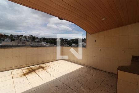 Casa de condomínio à venda com 300m², 3 quartos e 2 vagasTerraço