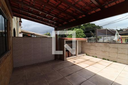 Casa de condomínio à venda com 300m², 3 quartos e 2 vagasVaranda