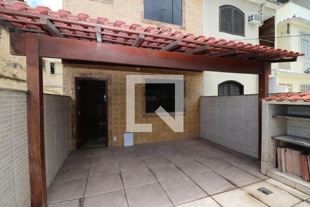 Casa de condomínio à venda com 300m², 3 quartos e 2 vagasVaranda