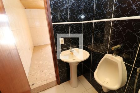 Casa de condomínio à venda com 300m², 3 quartos e 2 vagasBanheiro Social