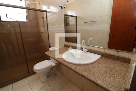 Casa de condomínio à venda com 300m², 3 quartos e 2 vagasBanheiro da Suíte 2