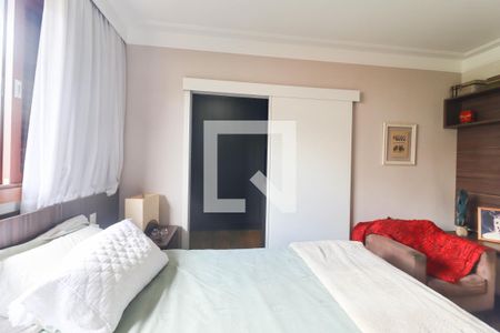 Casa à venda com 695m², 5 quartos e 7 vagas Casa à venda com 695m², 5 quartos e 7 vagasQuarto 1