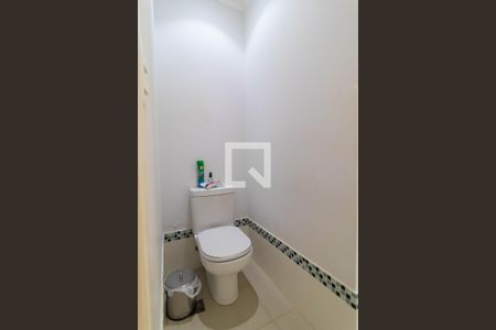 Casa de condomínio para alugar com 270m², 3 quartos e 4 vagasBanheiro