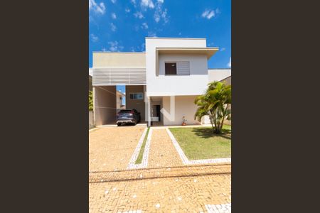 Casa de condomínio para alugar com 270m², 3 quartos e 4 vagasFachada