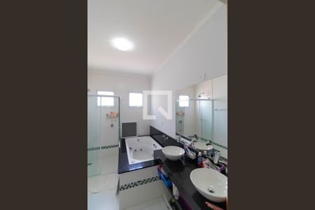 Casa de condomínio para alugar com 270m², 3 quartos e 4 vagasBanheiro da Suíte 03