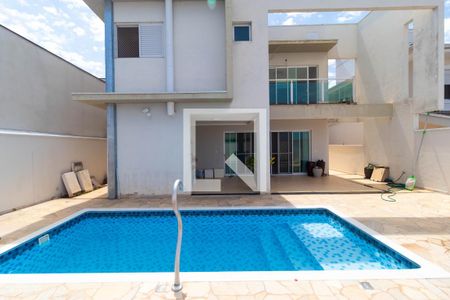 Casa de condomínio para alugar com 270m², 3 quartos e 4 vagasQuintal