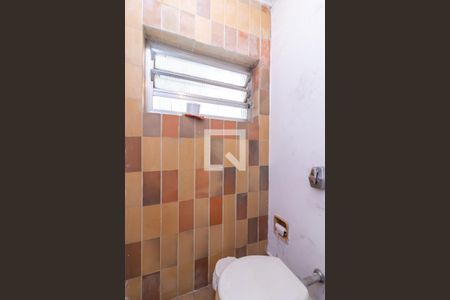 Casa à venda com 400m², 5 quartos e 5 vagasQuintal dos Fundos - Banheiro 