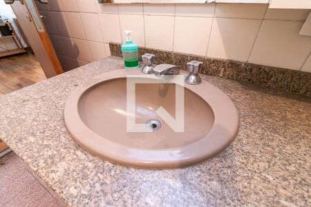 Casa à venda com 400m², 5 quartos e 5 vagasBanheiro da Suíte 2 / Escritório