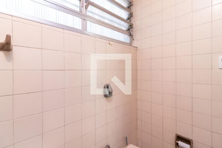 Casa à venda com 400m², 5 quartos e 5 vagasBanheiro da Suíte 2 / Escritório