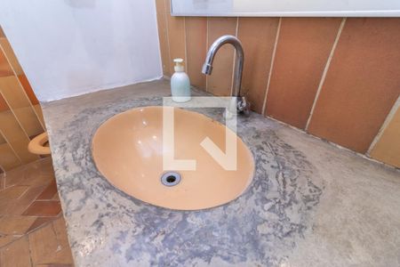 Casa à venda com 400m², 5 quartos e 5 vagasQuintal dos Fundos - Banheiro 