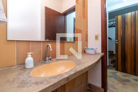 Casa à venda com 400m², 5 quartos e 5 vagasQuintal dos Fundos - Banheiro 