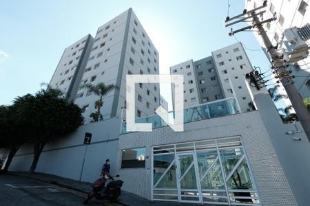 Apartamento para alugar com 75m², 2 quartos e 1 vaga Apartamento para alugar com 75m², 2 quartos e 1 vagaFachada