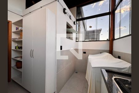 Apartamento à venda com 110m², 2 quartos e 1 vaga Apartamento à venda com 110m², 2 quartos e 1 vagaLavanderia