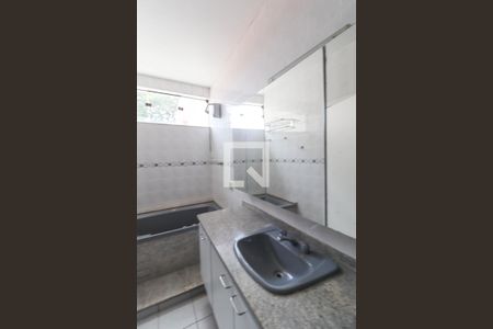 Casa à venda com 360m², 4 quartos e 4 vagas Casa à venda com 360m², 4 quartos e 4 vagasSuíte