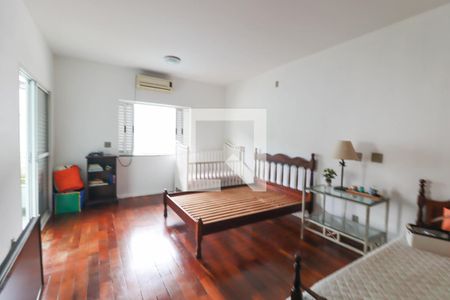 Casa à venda com 360m², 4 quartos e 4 vagas Casa à venda com 360m², 4 quartos e 4 vagasQuarto