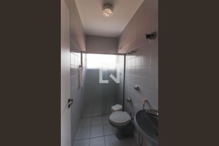 Casa à venda com 360m², 4 quartos e 4 vagas Casa à venda com 360m², 4 quartos e 4 vagasBanheiro
