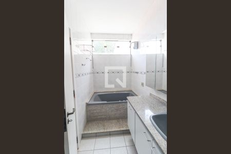 Casa à venda com 360m², 4 quartos e 4 vagas Casa à venda com 360m², 4 quartos e 4 vagasSuíte