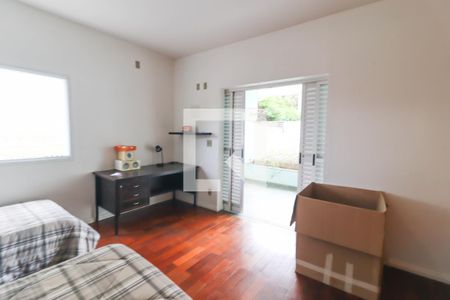 Casa à venda com 360m², 4 quartos e 4 vagas Casa à venda com 360m², 4 quartos e 4 vagasQuarto