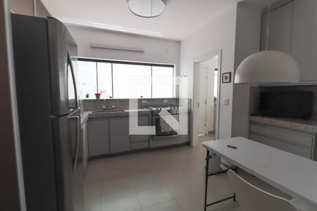 Casa à venda com 360m², 4 quartos e 4 vagas Casa à venda com 360m², 4 quartos e 4 vagasCozinha e Área de Serviço
