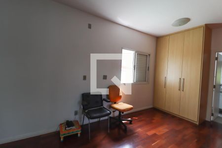 Casa à venda com 360m², 4 quartos e 4 vagas Casa à venda com 360m², 4 quartos e 4 vagasSuíte