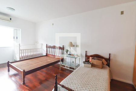 Casa à venda com 360m², 4 quartos e 4 vagas Casa à venda com 360m², 4 quartos e 4 vagasQuarto