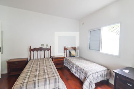 Casa à venda com 360m², 4 quartos e 4 vagas Casa à venda com 360m², 4 quartos e 4 vagasQuarto