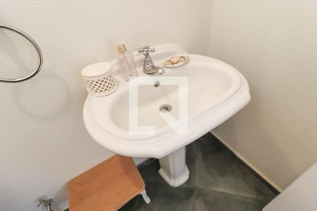 Casa à venda com 360m², 4 quartos e 4 vagas Casa à venda com 360m², 4 quartos e 4 vagasBanheiro
