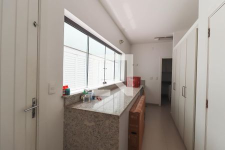 Casa à venda com 360m², 4 quartos e 4 vagas Casa à venda com 360m², 4 quartos e 4 vagasCozinha e Área de Serviço
