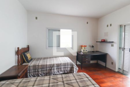 Casa à venda com 360m², 4 quartos e 4 vagas Casa à venda com 360m², 4 quartos e 4 vagasQuarto