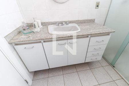 Casa à venda com 360m², 4 quartos e 4 vagas Casa à venda com 360m², 4 quartos e 4 vagasSuíte